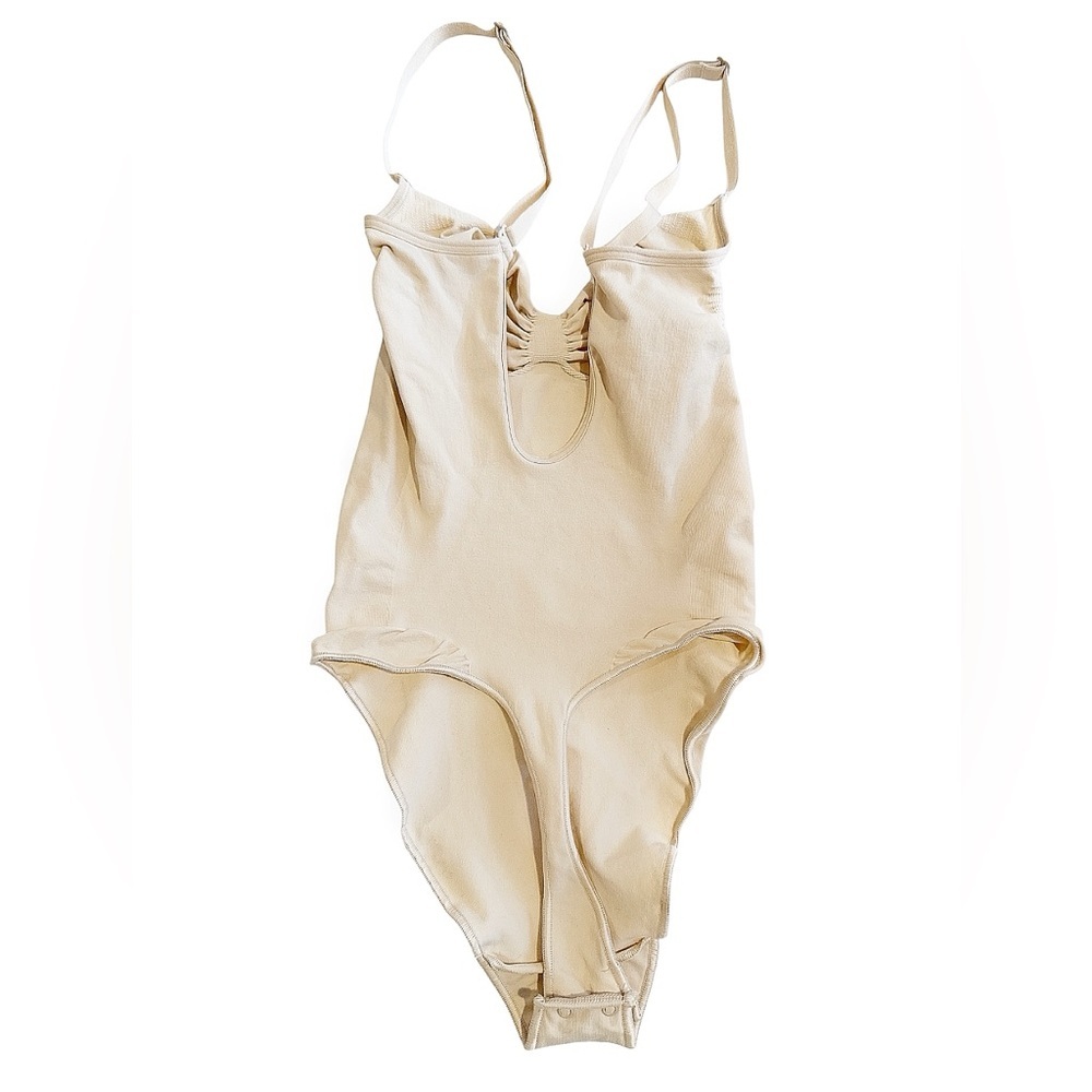 NEW SKIMS  Shapewear Thong Bodysuit color:sand - Picture 4 of 8